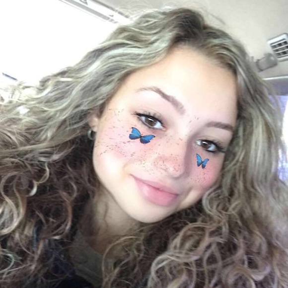 Meet your Posher, Ariella - Picture 1 of 1